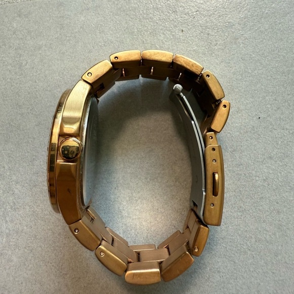 GUESS Rose Gold Women's Watch - Picture 4 of 6